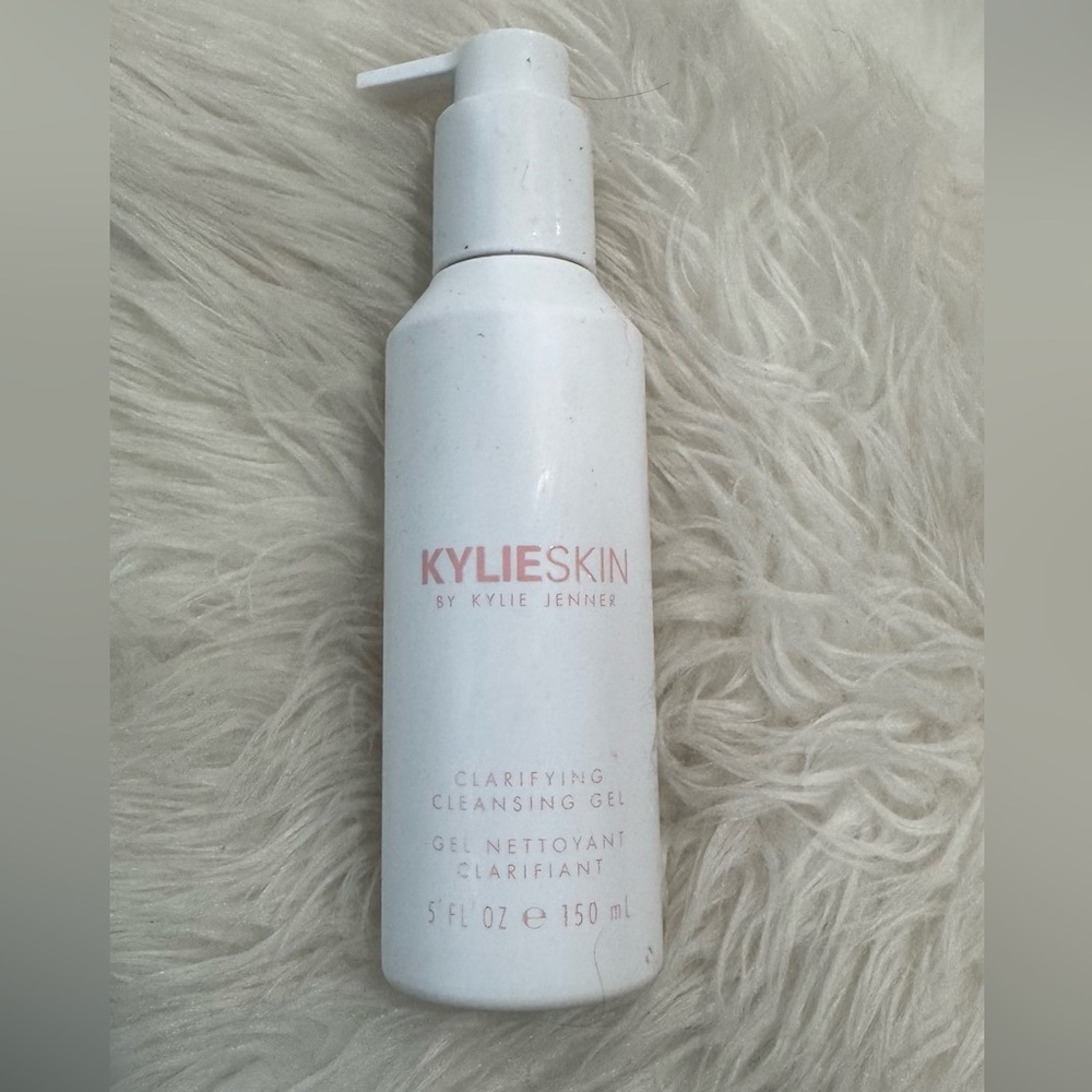 Kylie Cosmetics White Cleanser & Exfoliant Gentle Purifier